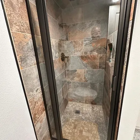 Appartement Basement Bliss: Cozy Getaway